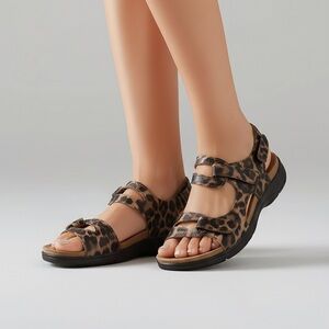 RARE Trotters Leopard Print Comfort Sandals | Adjustable.